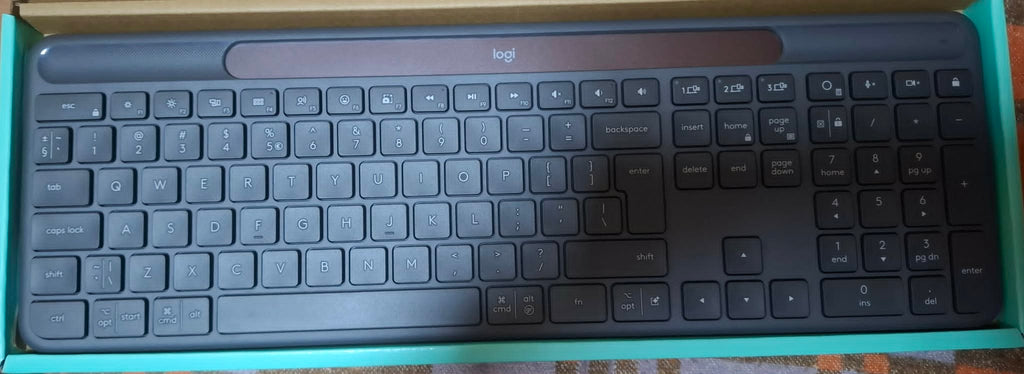 Tastatura Logitech Signature Slim Solar+ k980