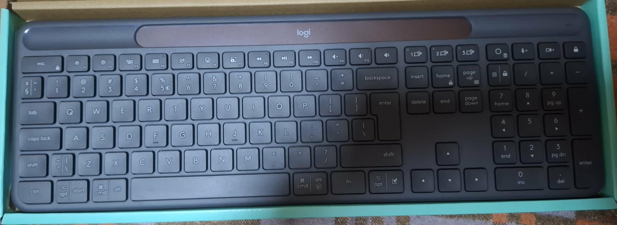 Tastatura Logitech Signature Slim Solar+ k980