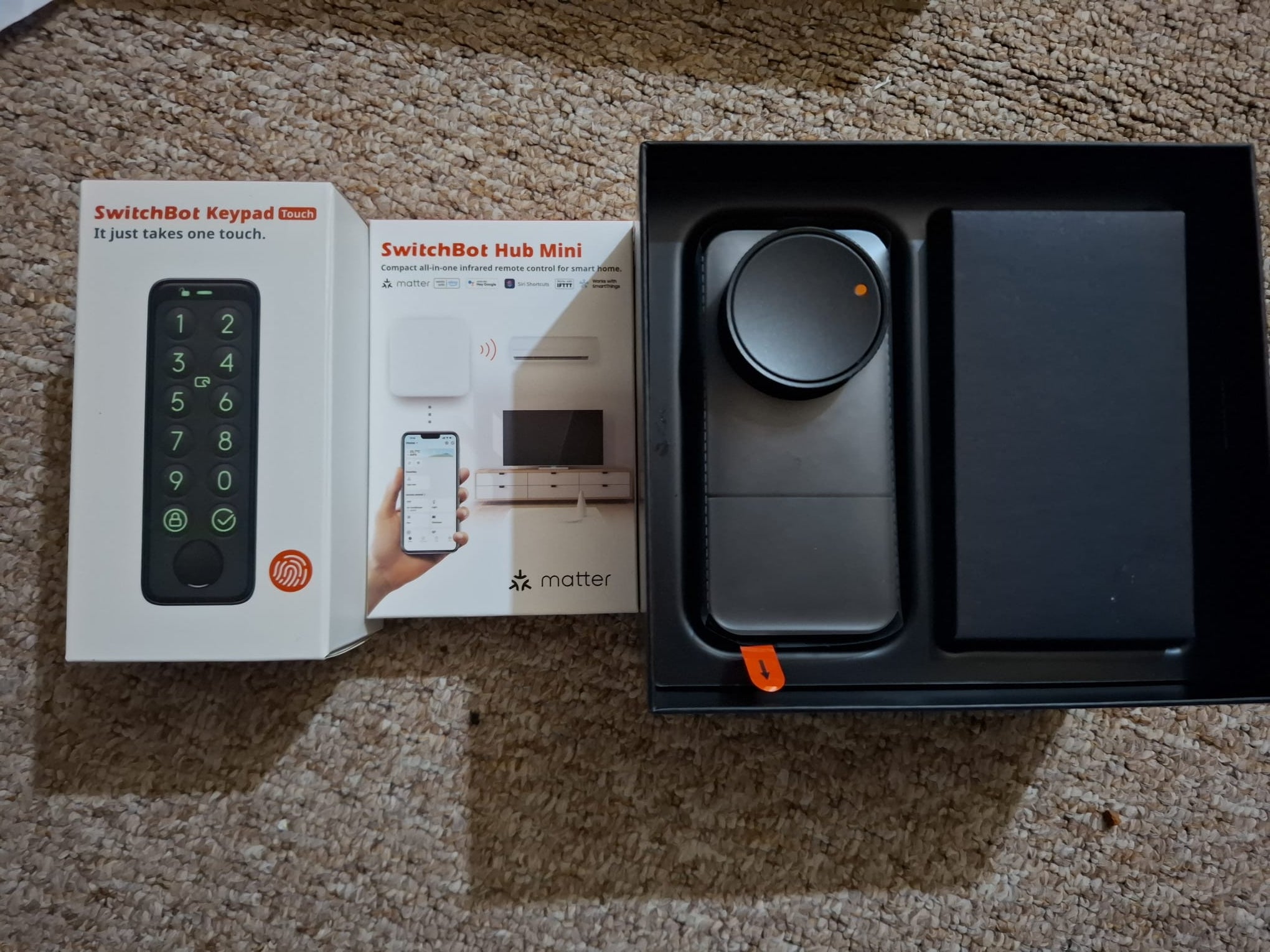 Încuietoare inteligentă Wi-Fi SwitchBot cu tastatură touchscreen pentru usa