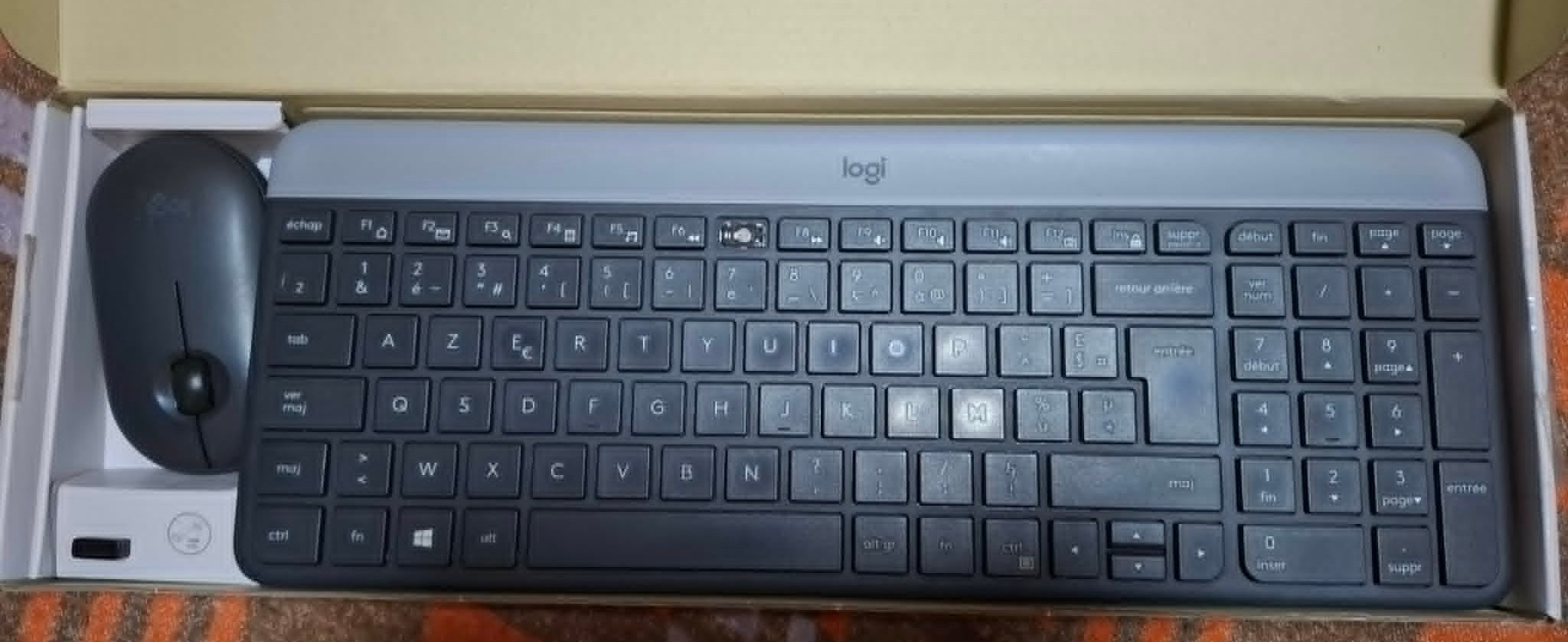 Tastatura Logitech Slim Combo MK470