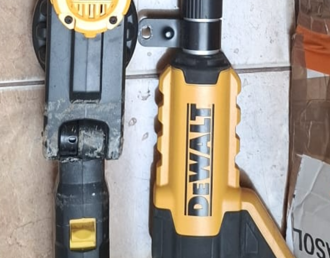 Foarfecă telescopică de tuns gard viu DeWALT DCMPH566N, 18V