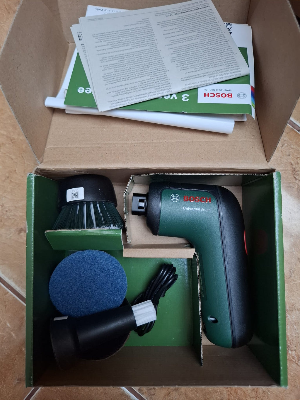 Perie de curățare cu acumulator Bosch UniversalBrush (06033E0000)