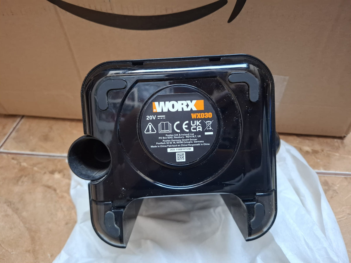 Aspirator de mână cu acumulator Worx Cube Vac WX030.9
