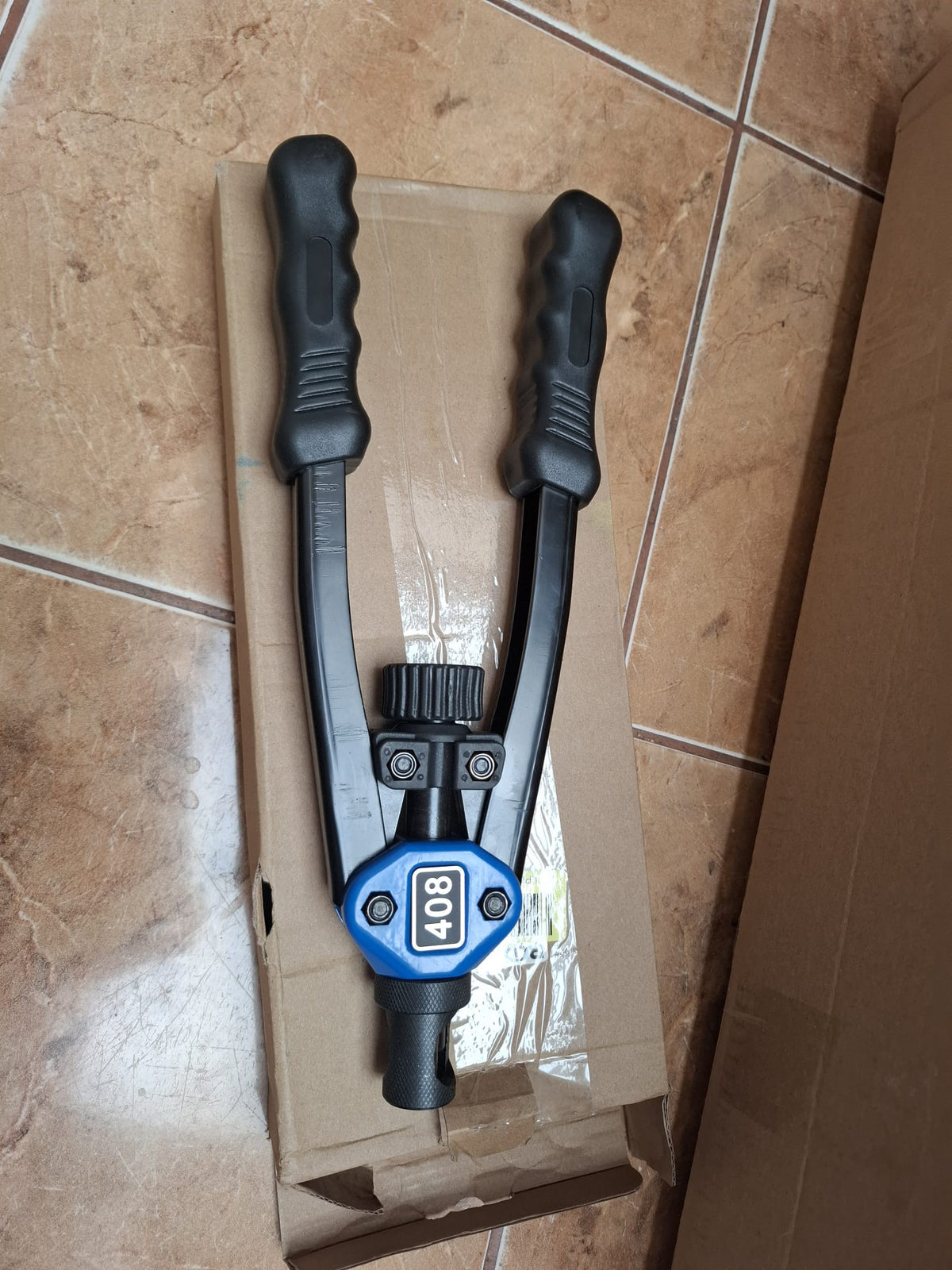 Clește profesional pentru piulițe nit-pop BGS 408