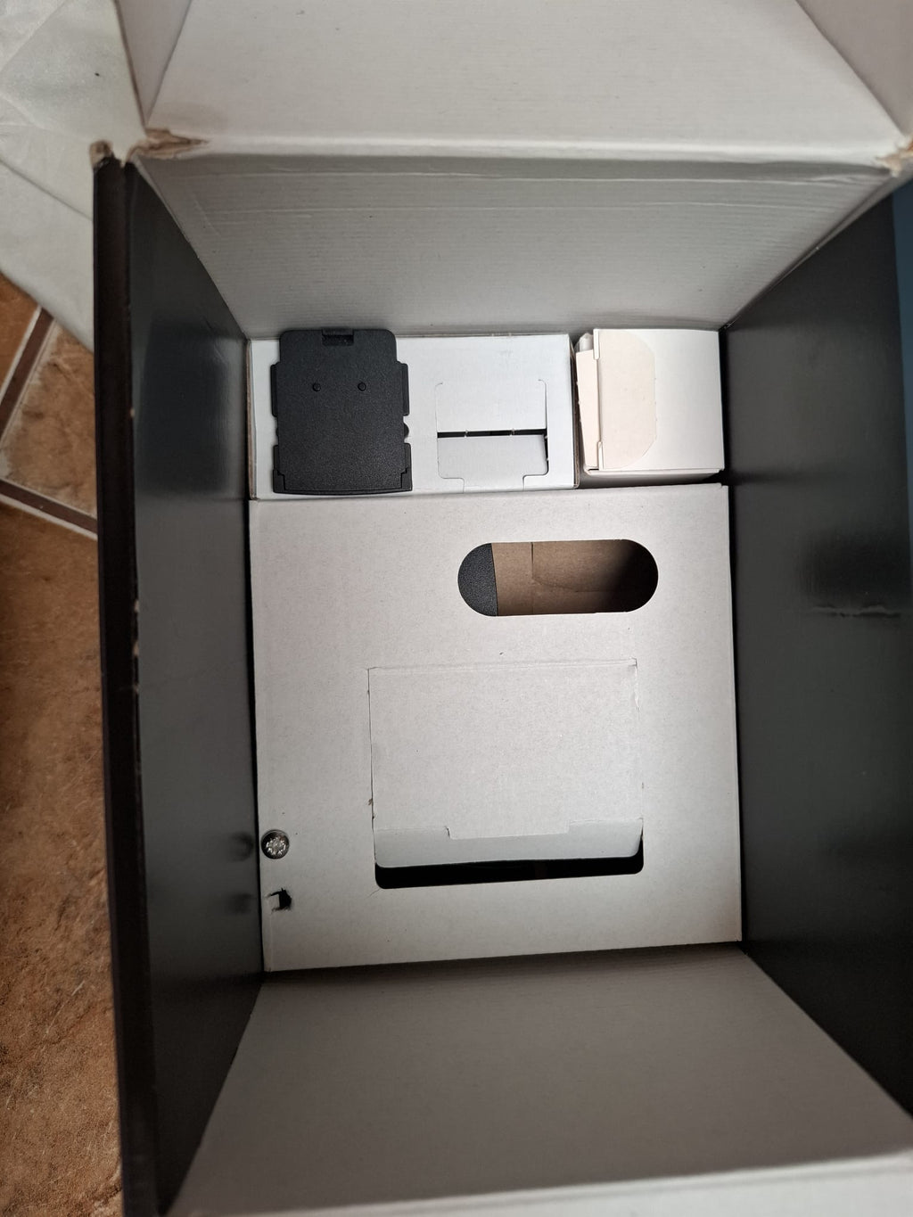 Cameră de supraveghere cu cablu Philips Hue Secure 2K, Neagră (8721103045027)