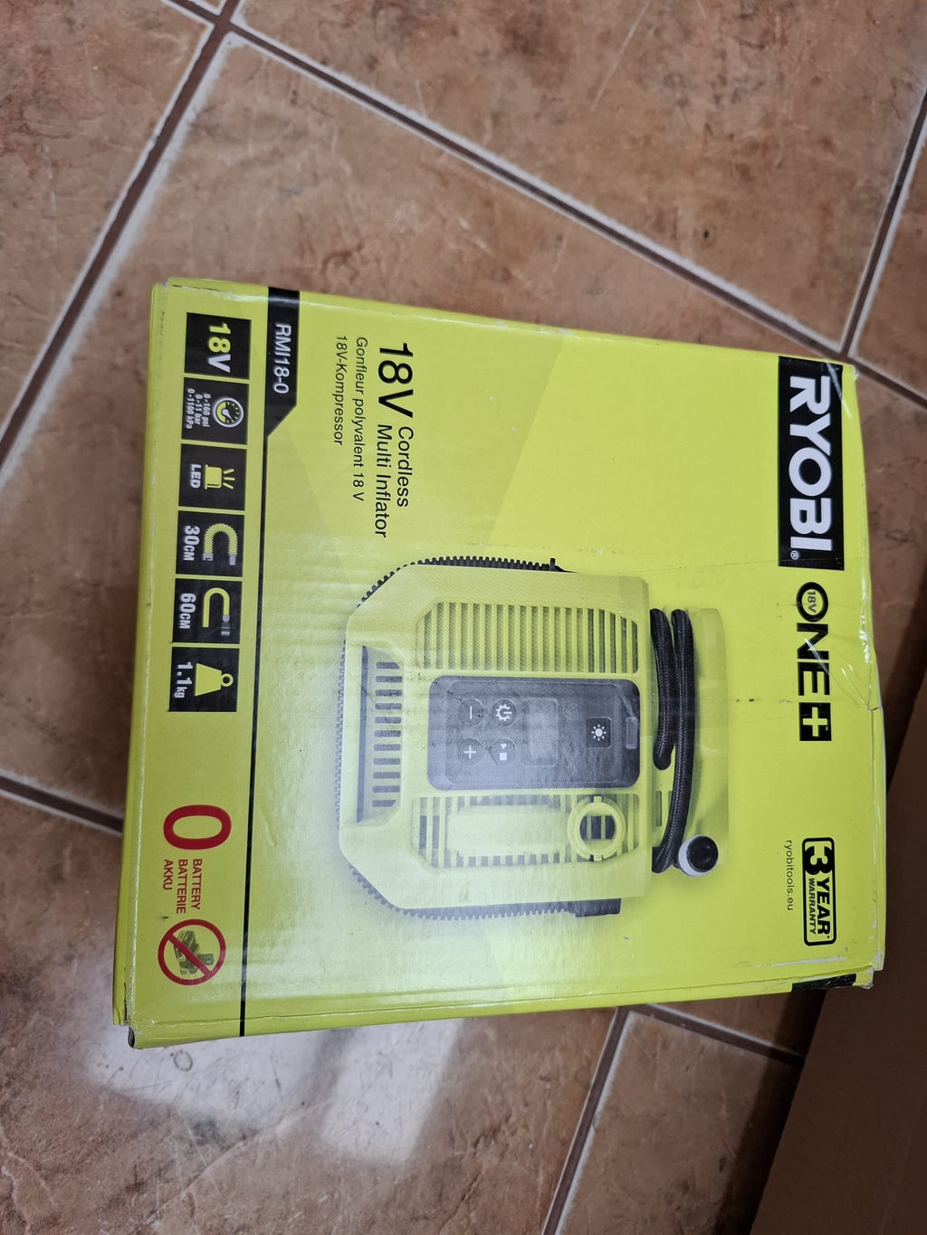 Compresor auto portabil digital Ryobi RMIL8-0