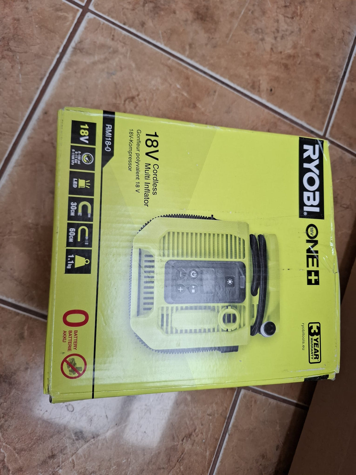 Compresor auto portabil digital Ryobi RMIL8-0