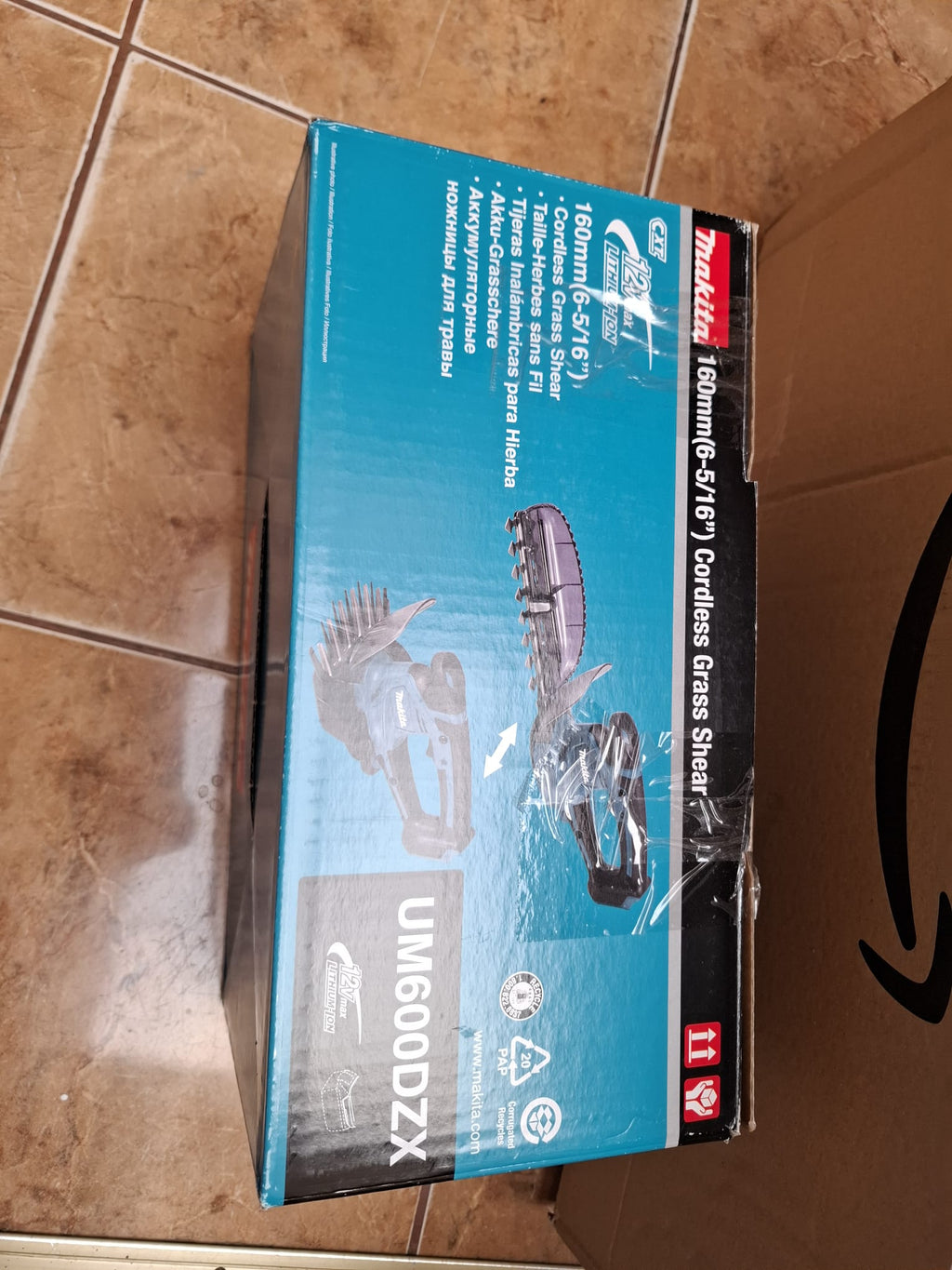 Foarfecă pentru tuns iarba și gard viu cu acumulator Makita UM600DZX