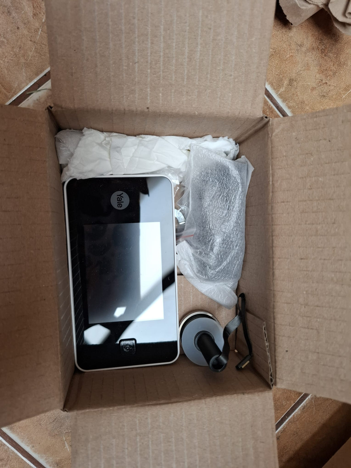 Vizor digital electronic pentru ușă Yale JY8032