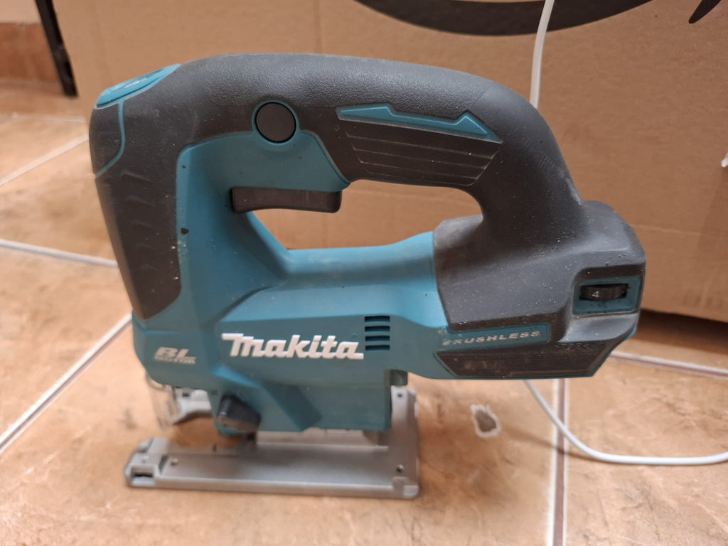 Fierăstrău pendular cu acumulator Makita DJV184Z, 18V