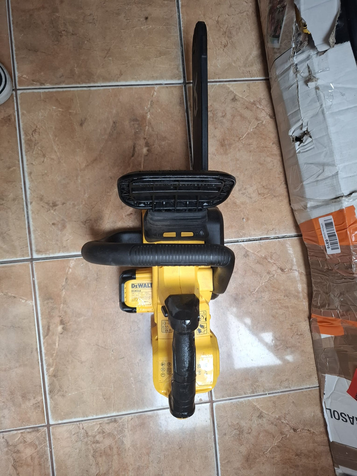 Drujbă cu acumulator DeWALT DCM565N Brushless, 18V (fără baterie)