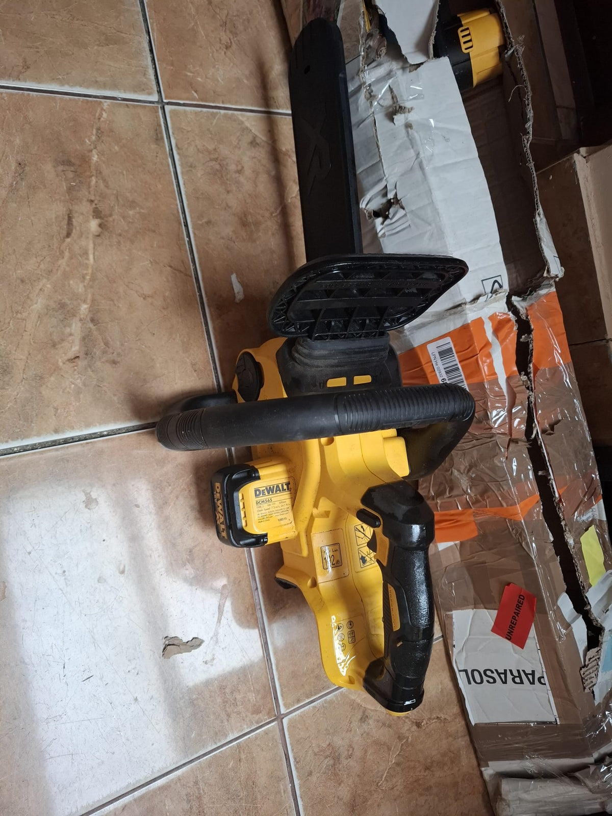 Drujbă cu acumulator DeWALT DCM565N Brushless, 18V (fără baterie)