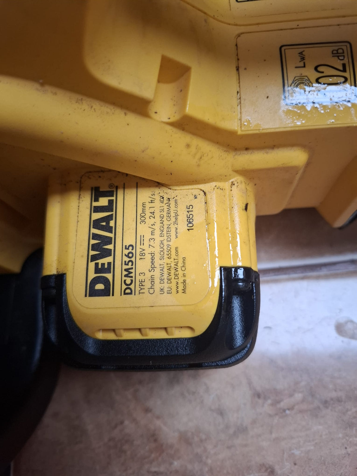 Drujbă cu acumulator DeWALT DCM565N Brushless, 18V (fără baterie)