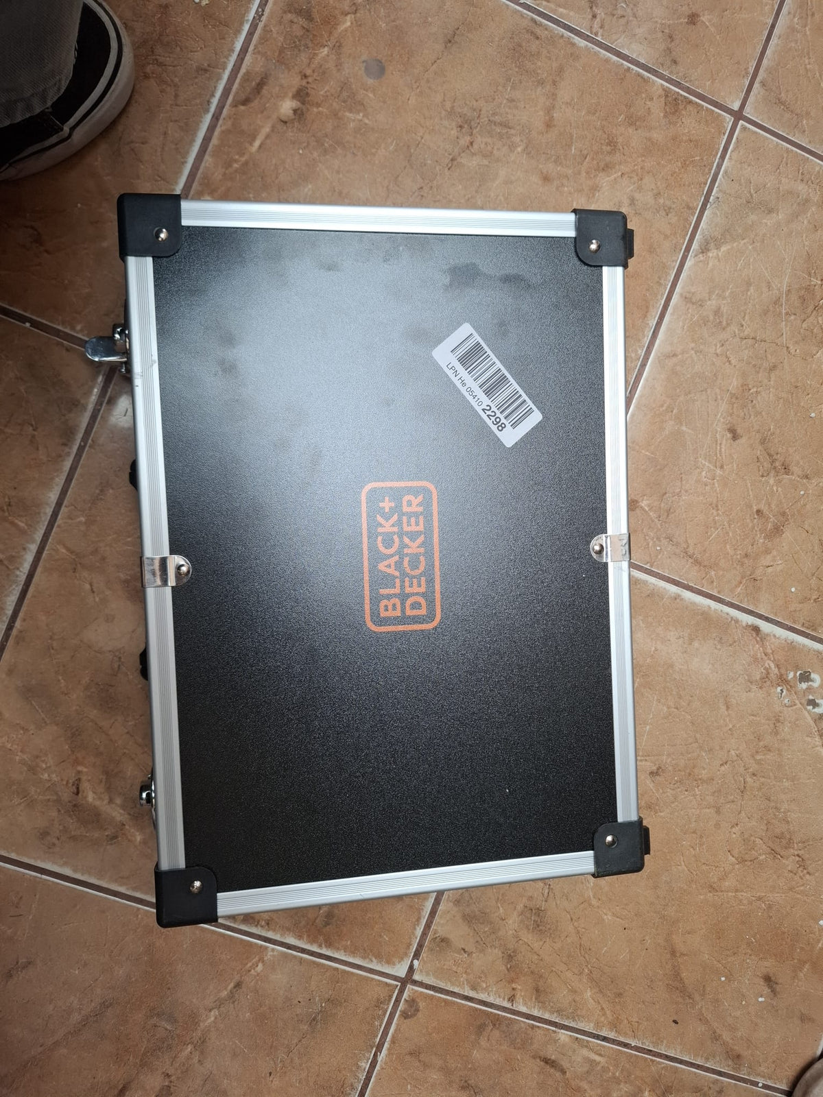 Trusă bormașină Black+Decker BDCDC18, 18V, geantă aluminiu cu accesorii