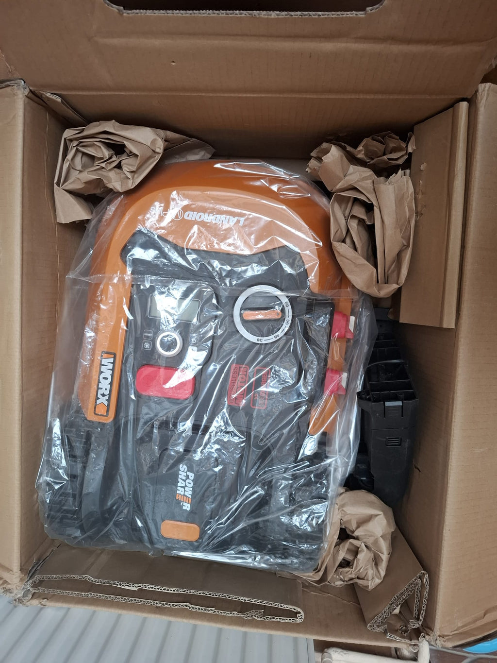 Robot de tuns gazonul WORX Landroid M500 Plus WR165E, 500 m²