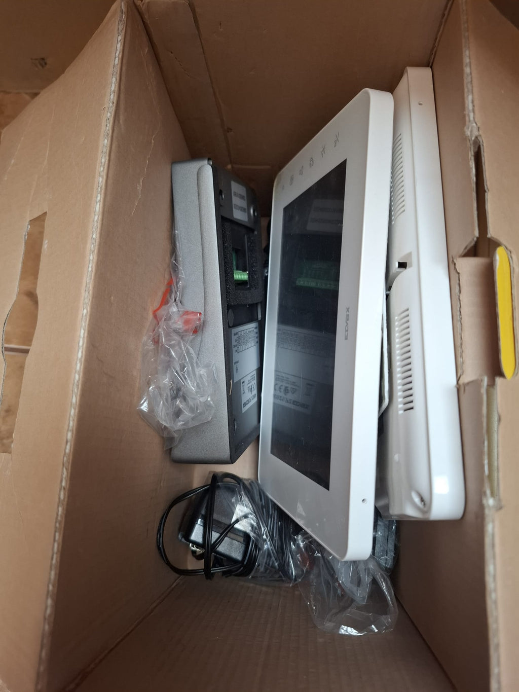Kit videointerfon bifamilial Vimar Elvox K40911, 2 monitoare 7"