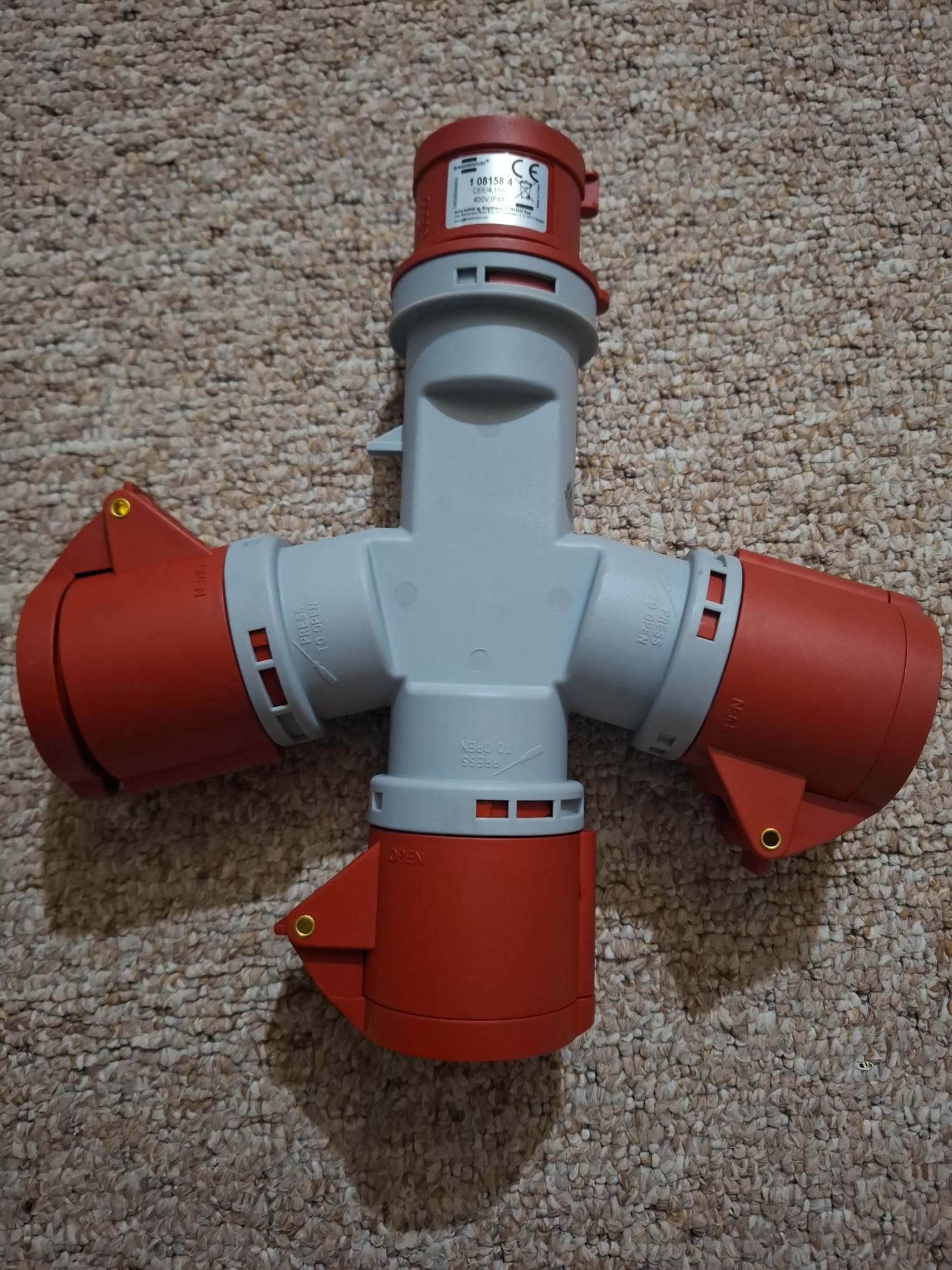 Distribuitor cu 3 căi Brennenstuhl 1081584