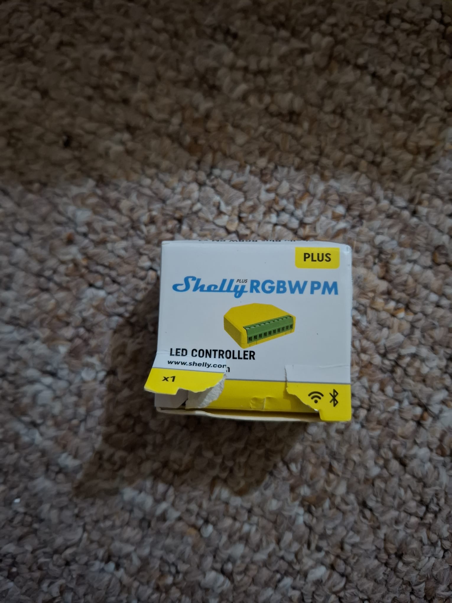 Shelly Plus RGBW PM - Controler Wi-Fi pentru benzi LED, 12-24 VDC