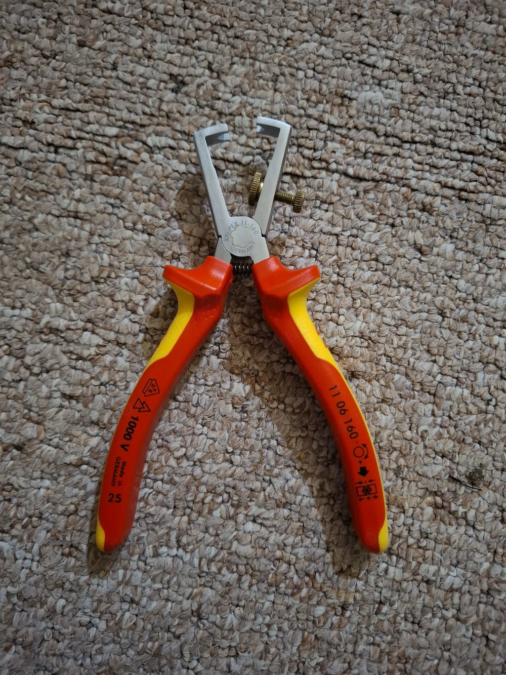 Cleste Dezizolat VDE 1000V Knipex 11 06 160 Surub Reglaj