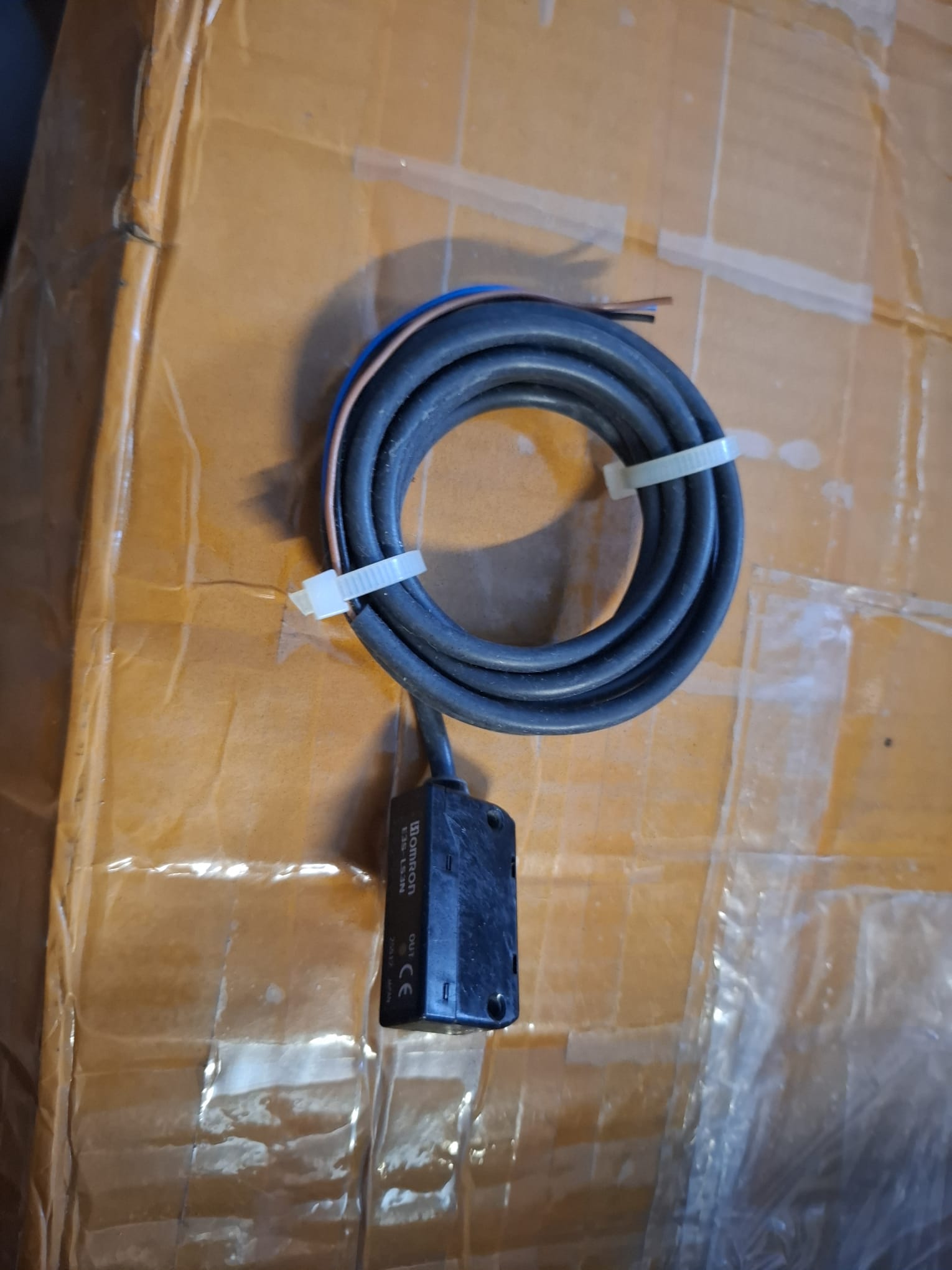 Senzor Fotoelectric Omron E3S-LS3N NPN 12-24VDC Nivel / Presiuni