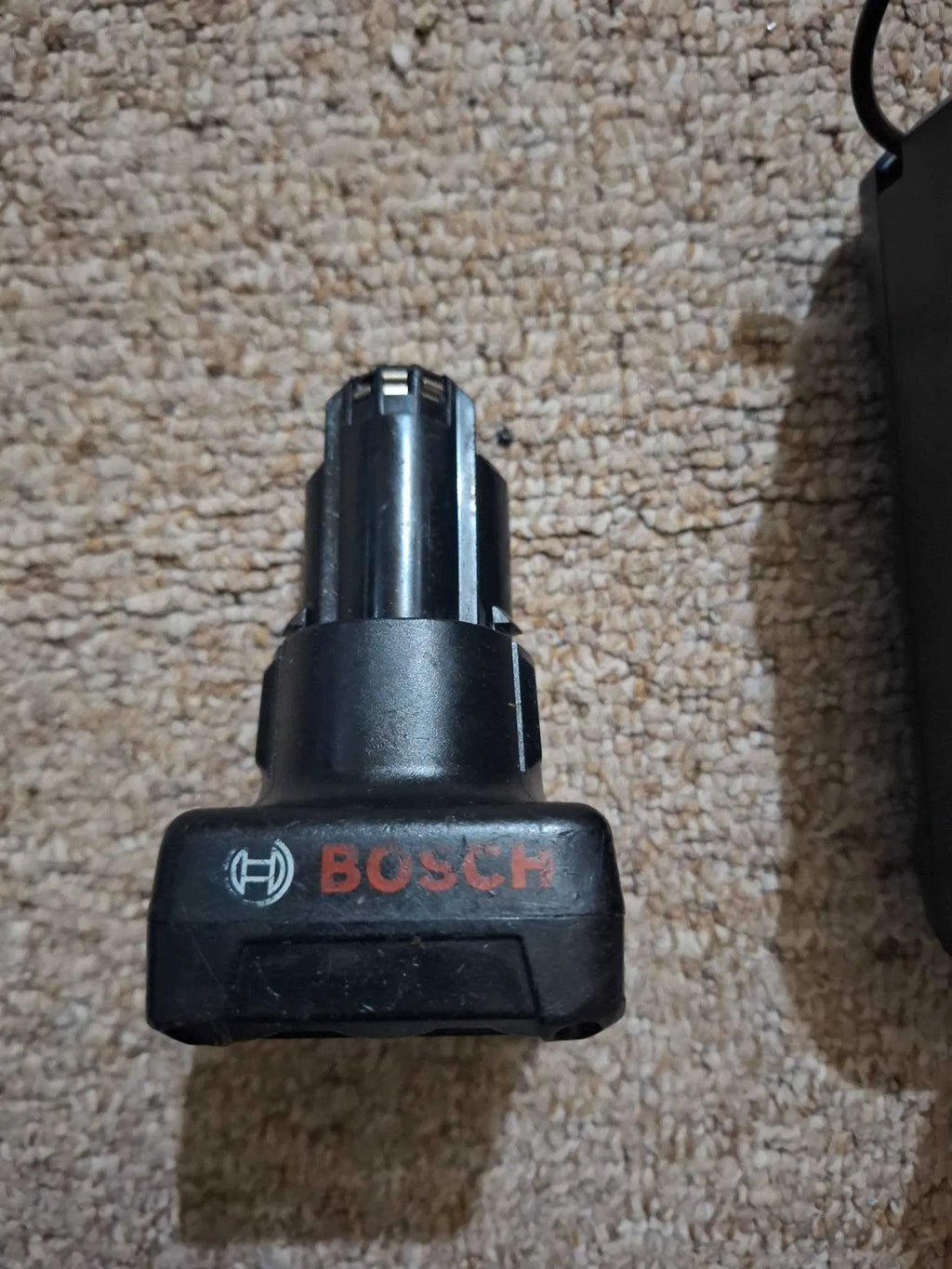 Set de pornire pentru baterie Bosch Professional 12V: baterie GBA 12V 2.0Ah + baterie GBA 12V 4.0Ah + încărcător GAL 12V-40